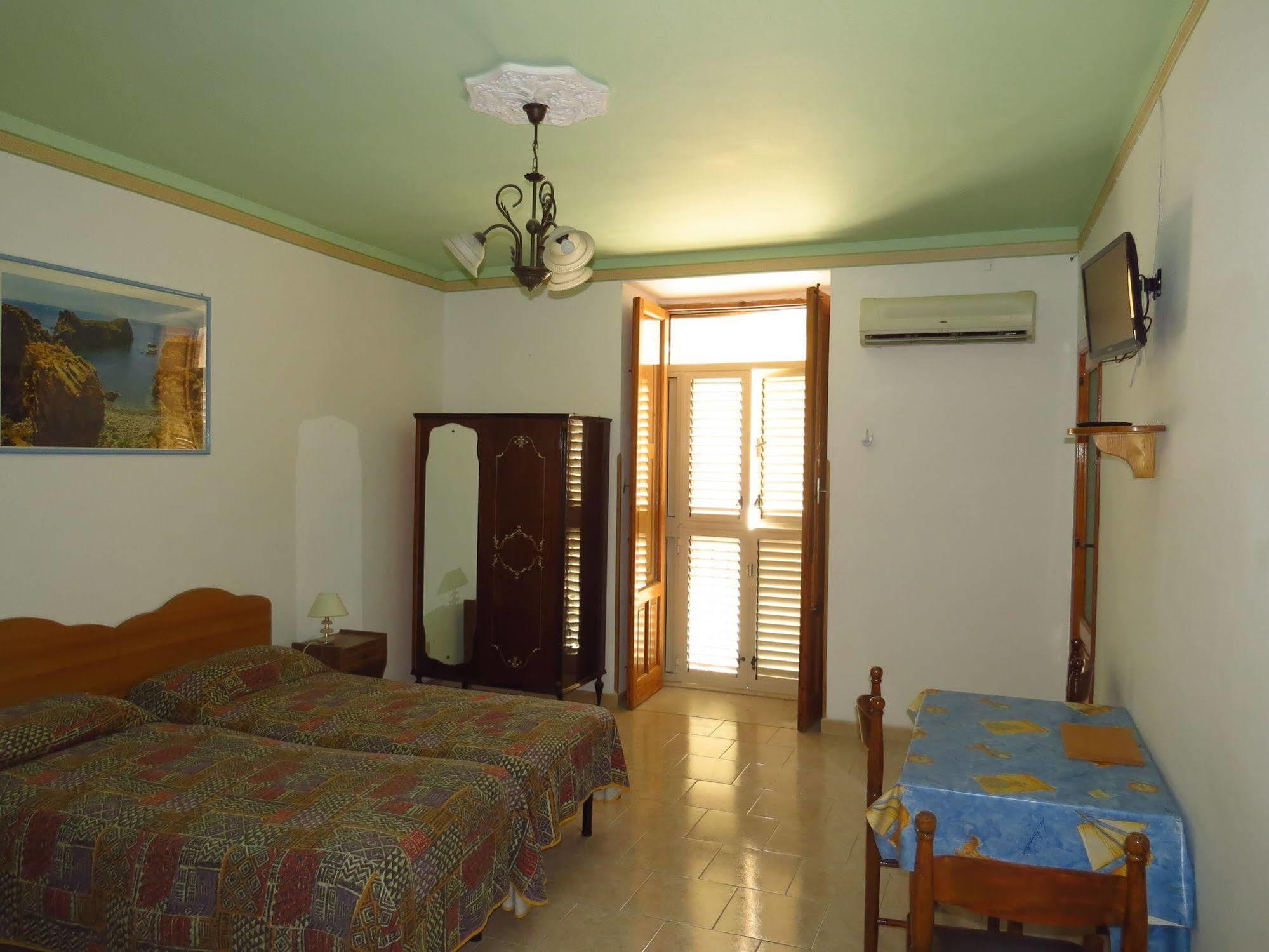 Casa Vittorio B&B Λίπαρι Εξωτερικό φωτογραφία