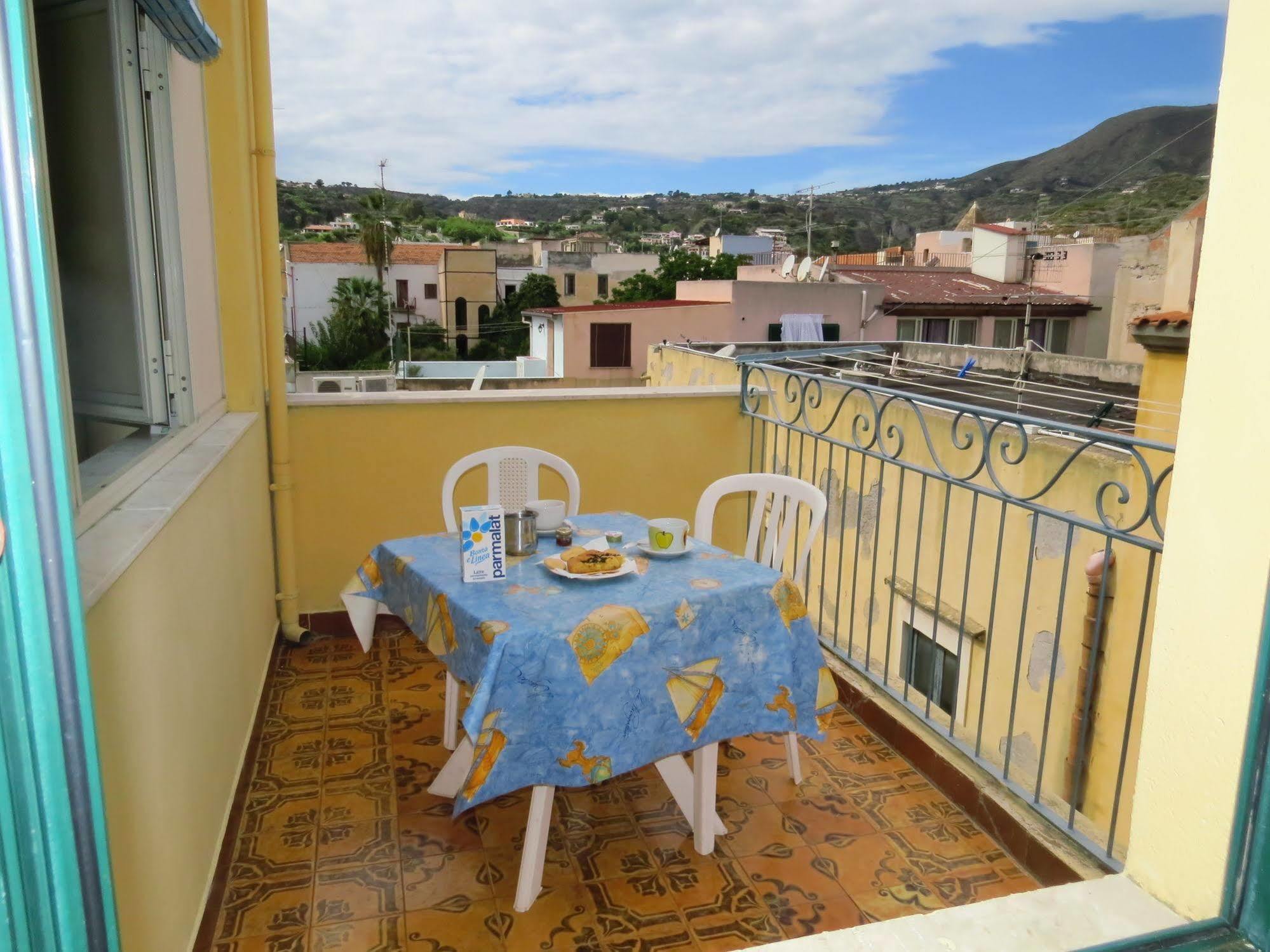 Casa Vittorio B&B Λίπαρι Εξωτερικό φωτογραφία
